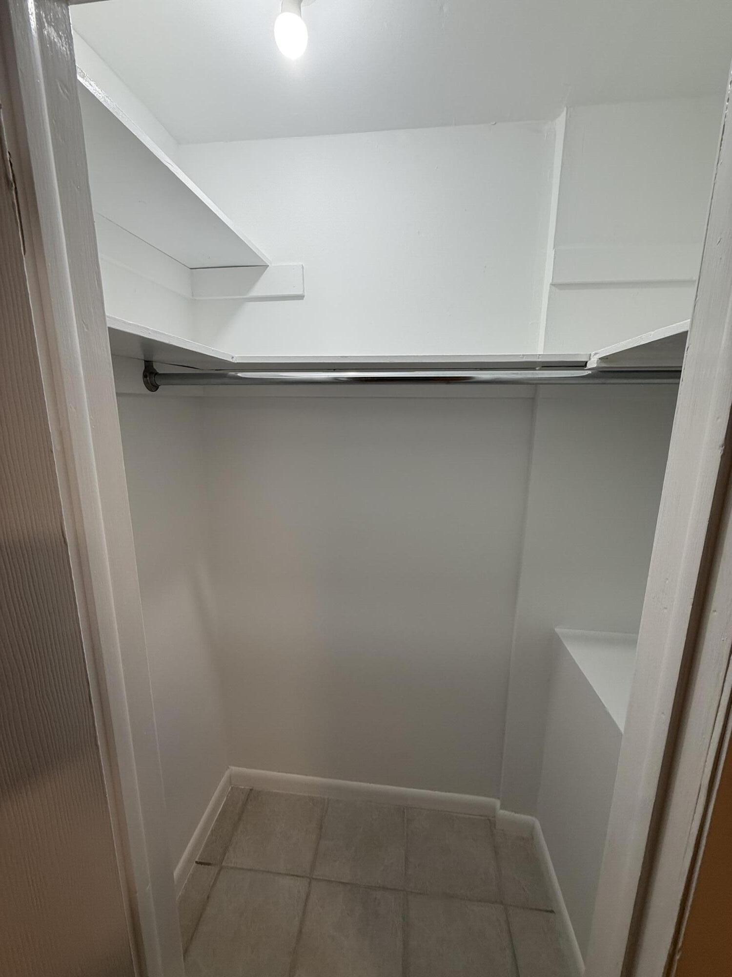 435 Collins Street Unit: upstairs only