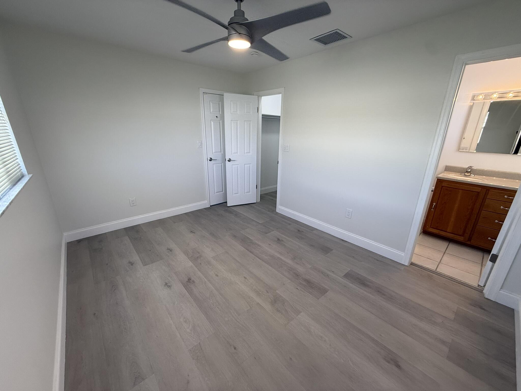 435 Collins Street Unit: upstairs only