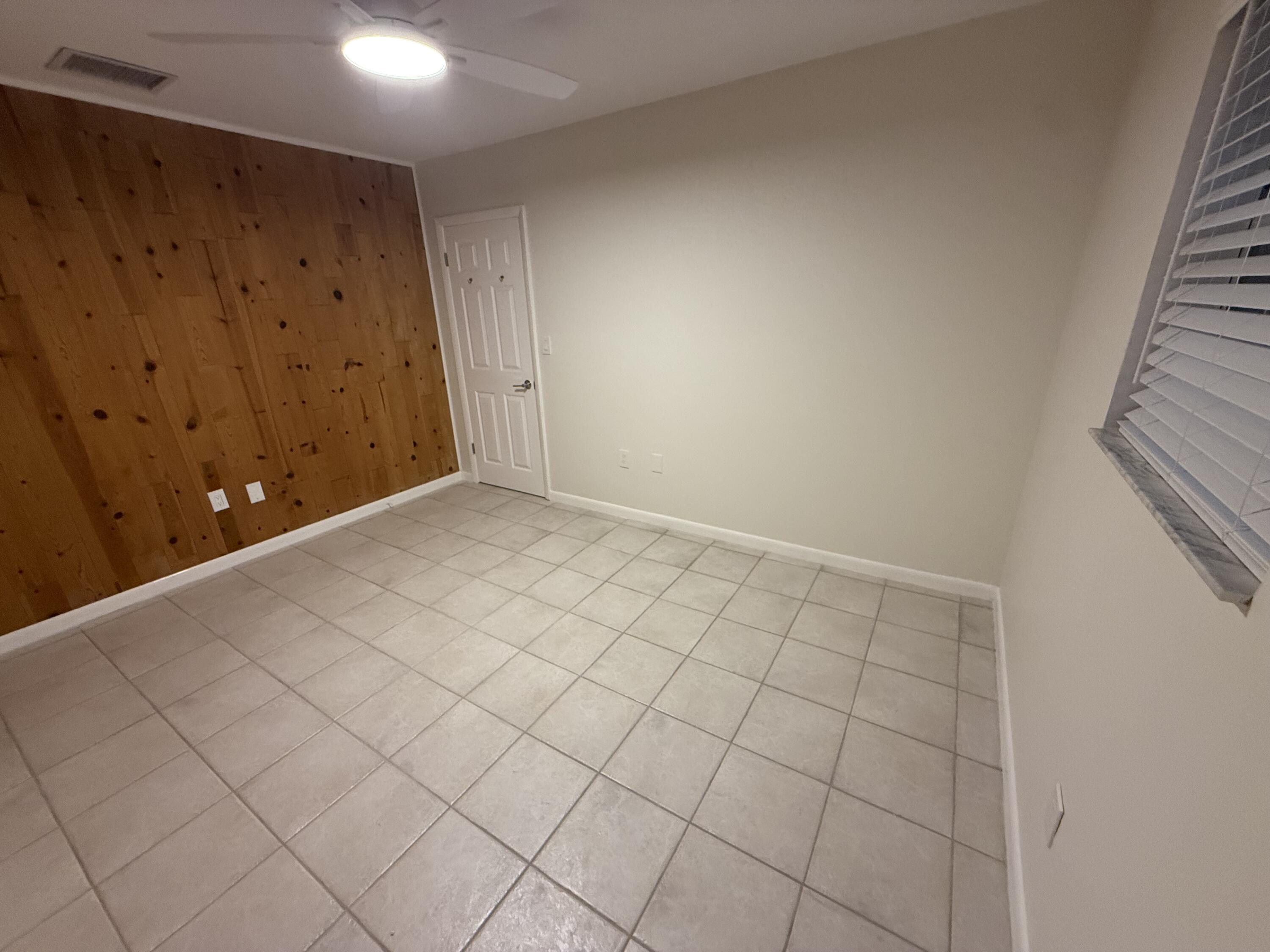 435 Collins Street Unit: upstairs only