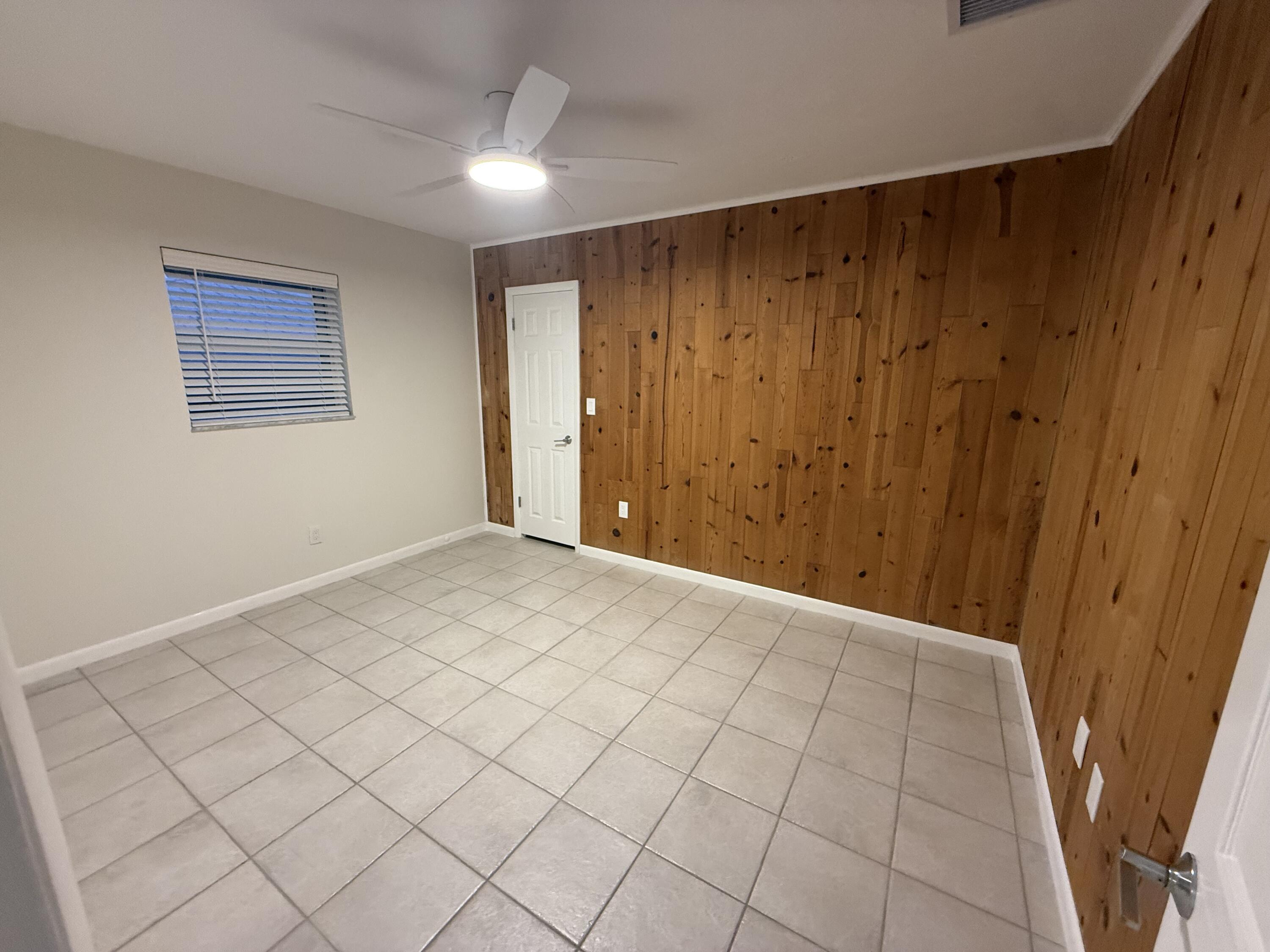 435 Collins Street Unit: upstairs only