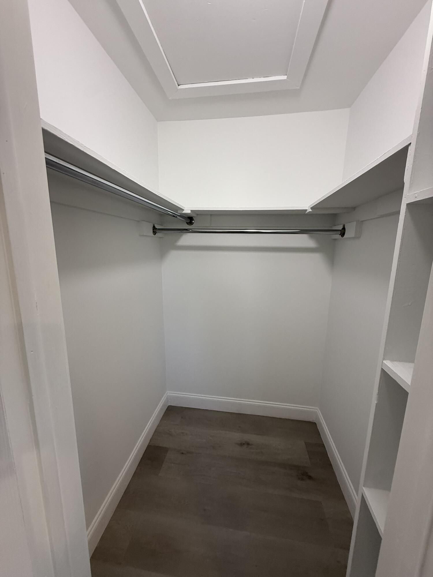 435 Collins Street Unit: upstairs only