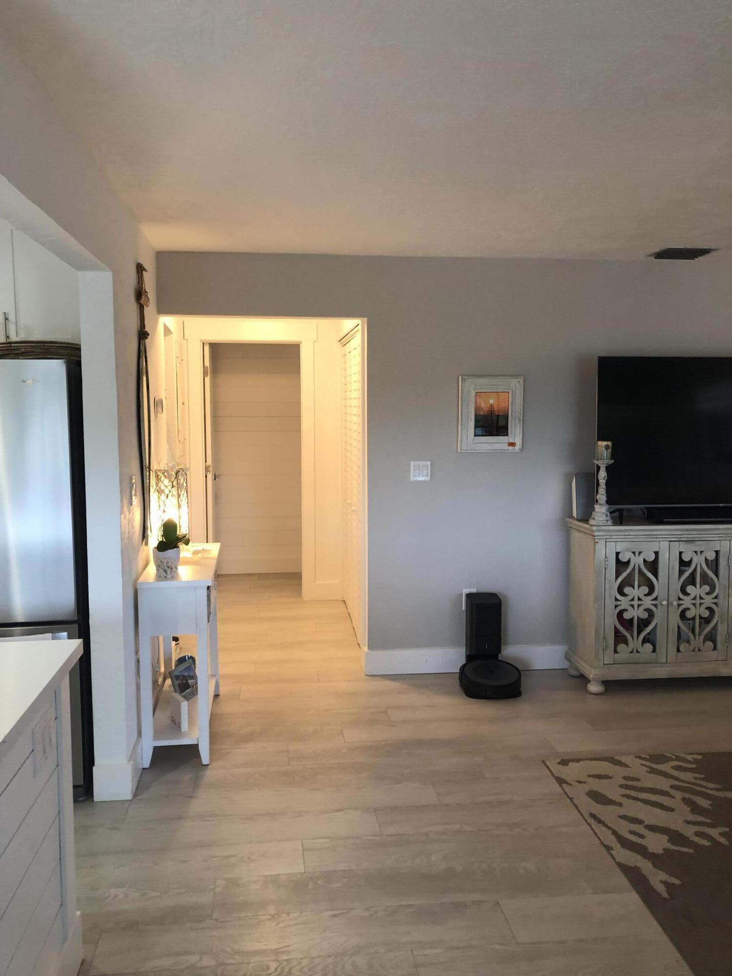 439 4th Road upstairs only