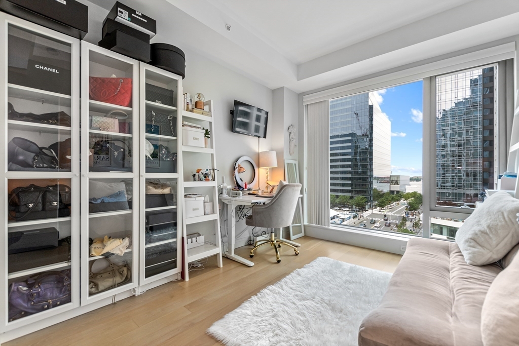 133 Seaport Blvd # 702