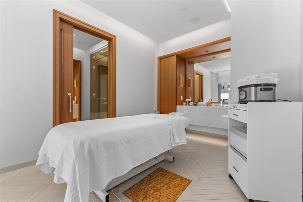 133 Seaport Blvd # 702