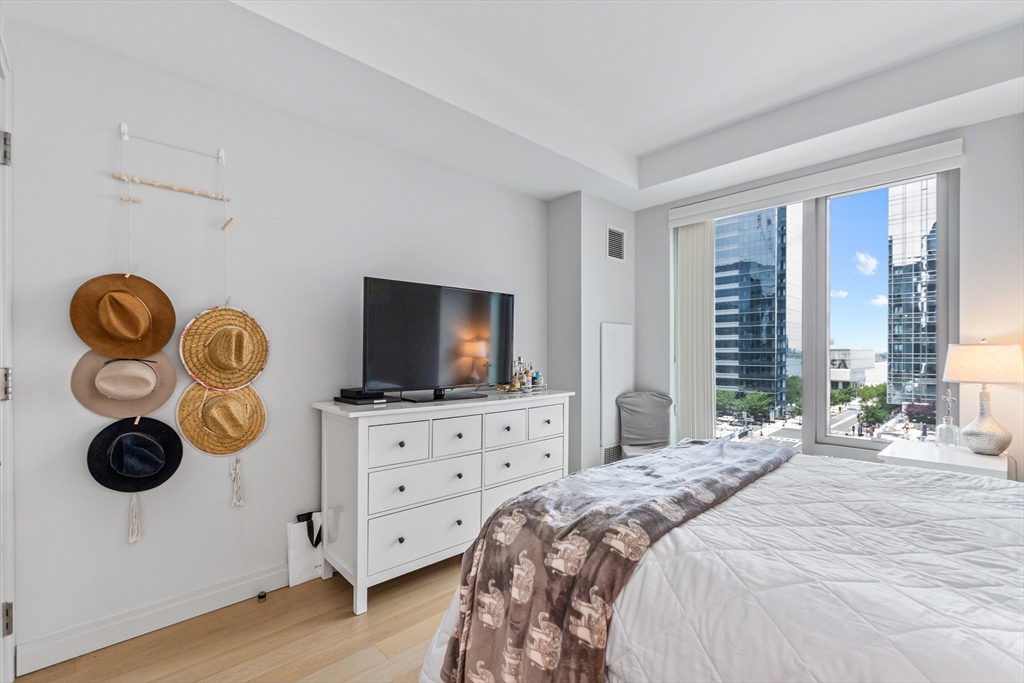133 Seaport Blvd # 702