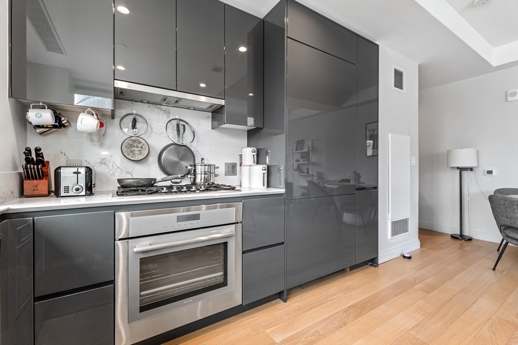 133 Seaport Blvd # 702