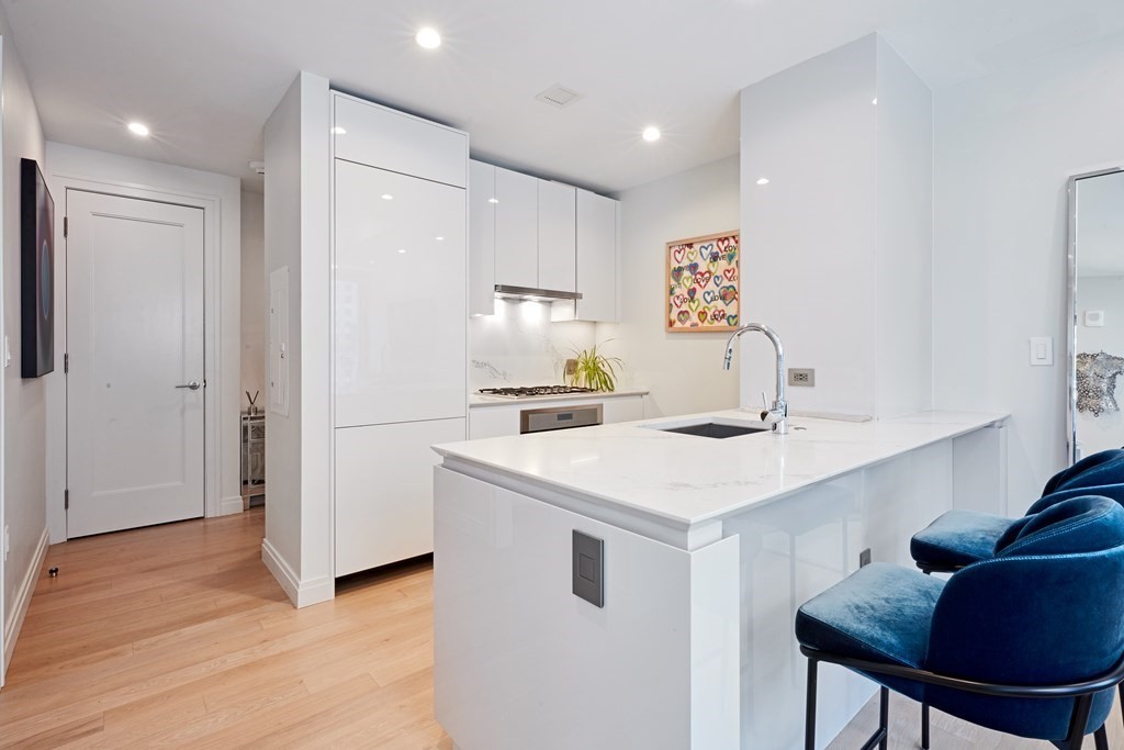 133 Seaport Blvd # 905