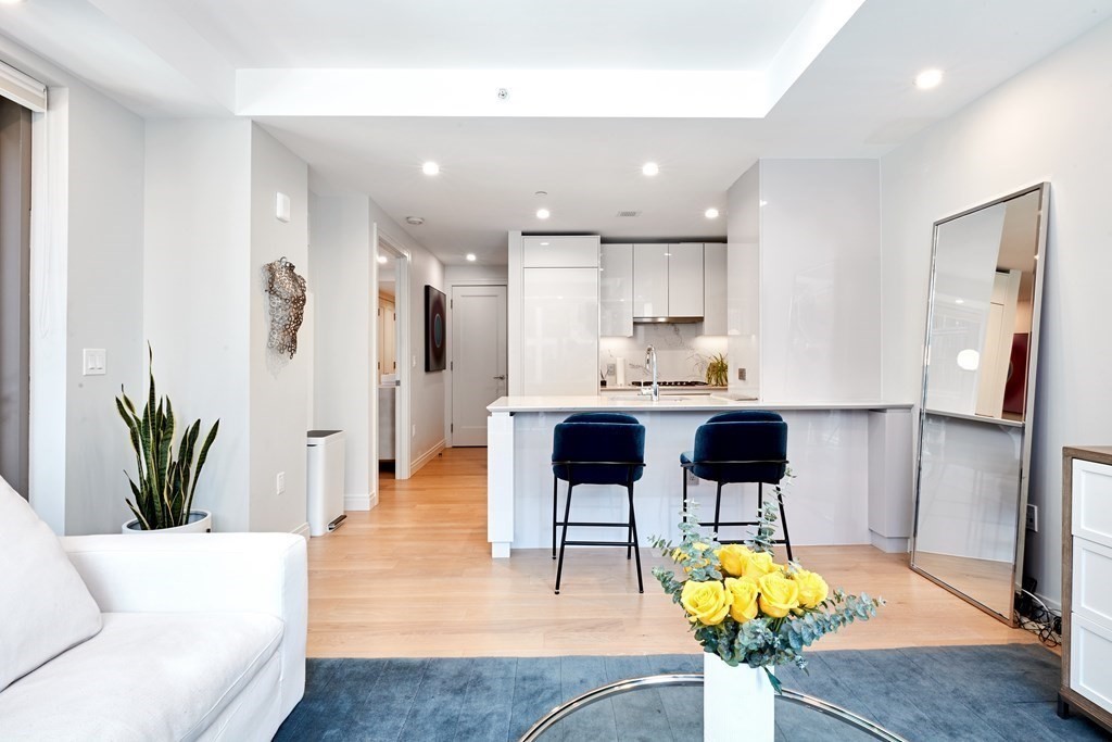 133 Seaport Blvd # 905