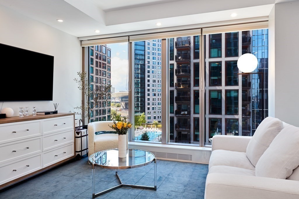 133 Seaport Blvd # 905
