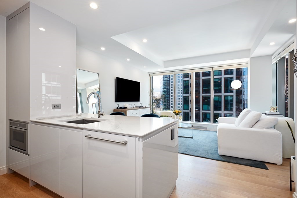 133 Seaport Blvd # 905