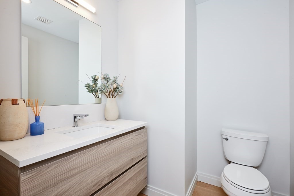 133 Seaport Blvd # 905