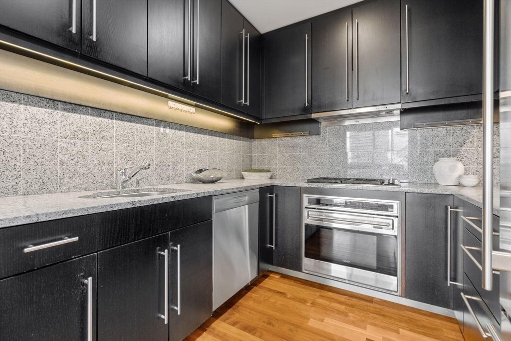 500 Atlantic Ave # 18A