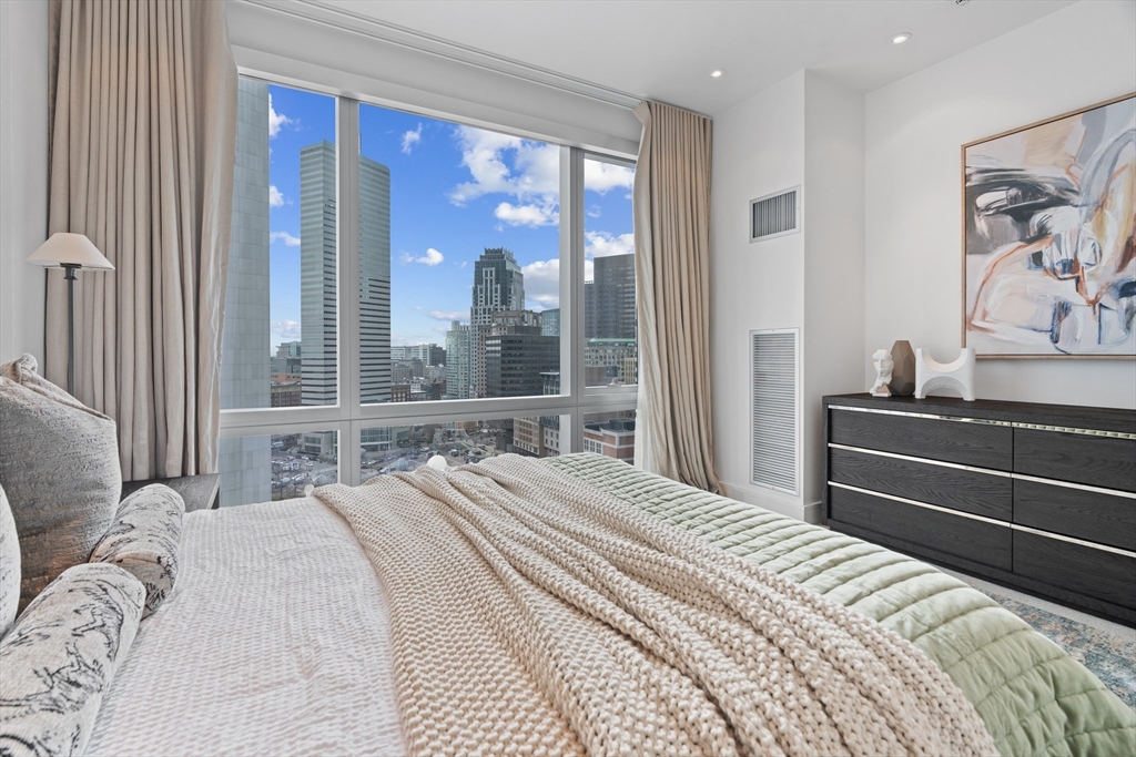 500 Atlantic Ave # 18A