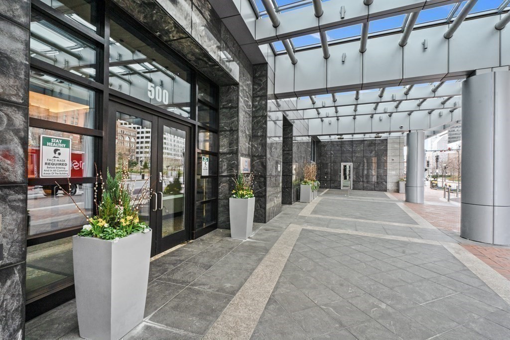 500 Atlantic Ave # 18A