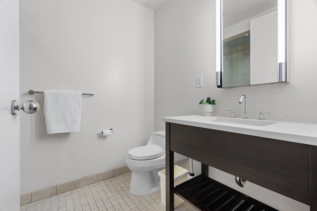 500 Atlantic Ave # 18A
