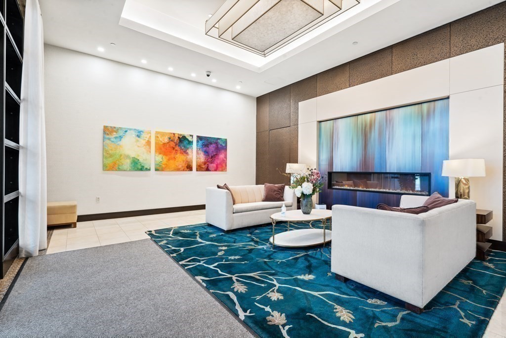 500 Atlantic Ave # 18A