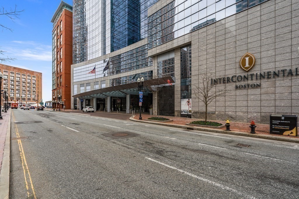 500 Atlantic Ave # 18A