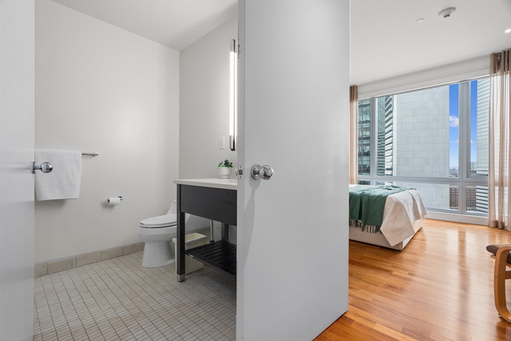 500 Atlantic Ave # 18A