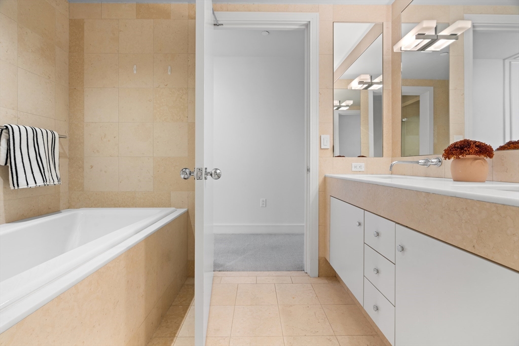 500 Atlantic Ave # 18A