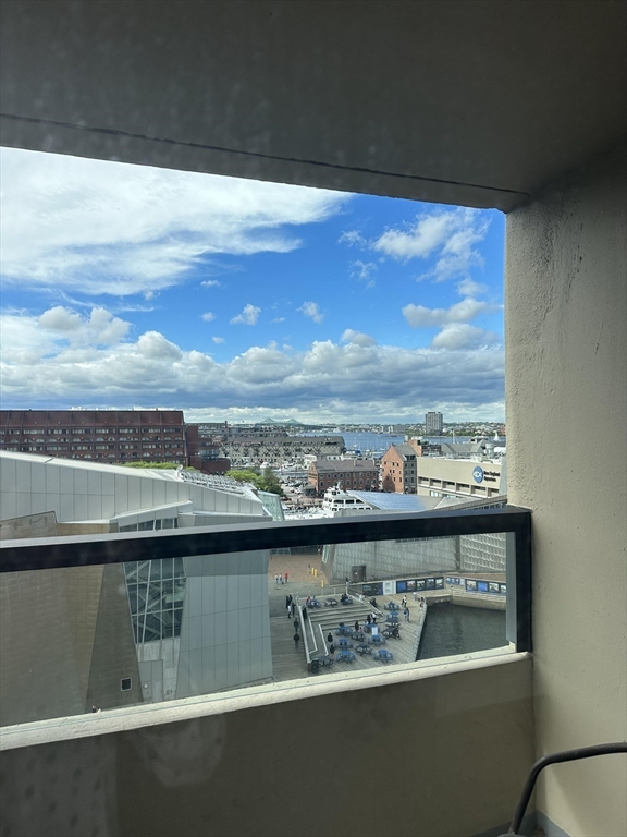 85 E India Row # 8G