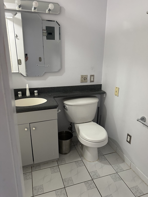 85 E India Row # 8G