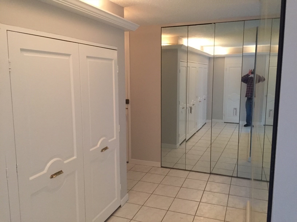 85 E India Row # 8G