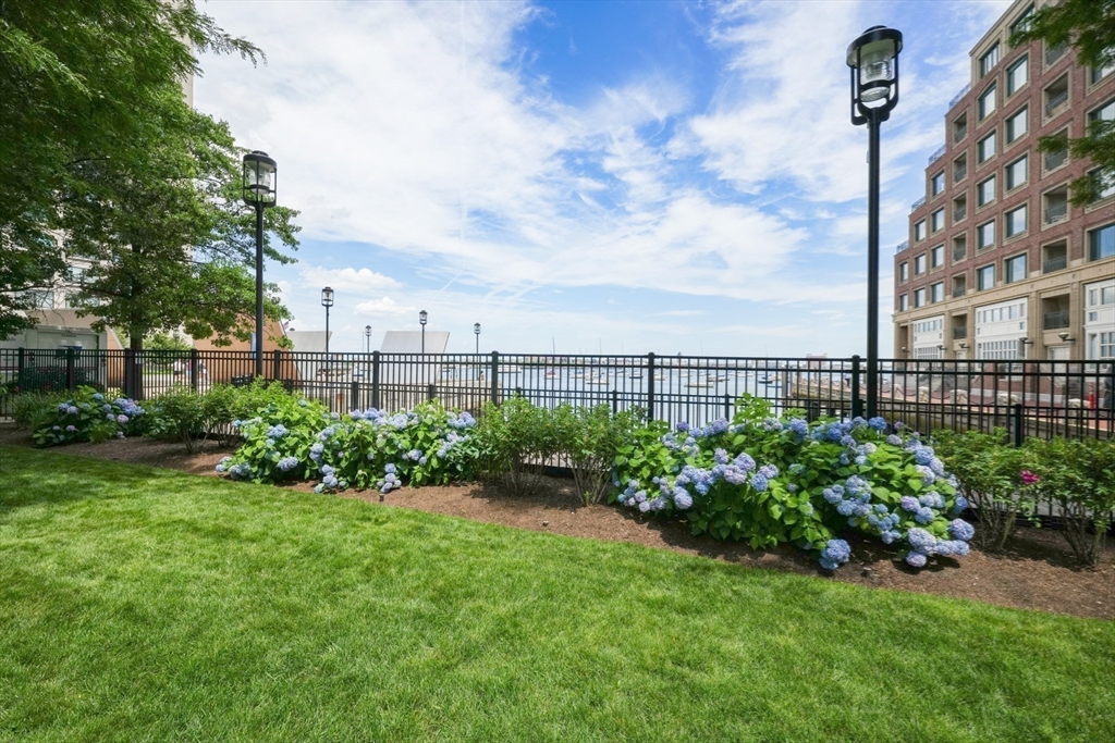 85 E India Row # 8G
