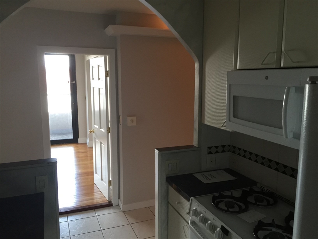 85 E India Row # 8G