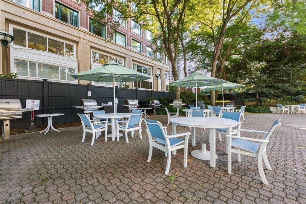 85 E India Row # 8G