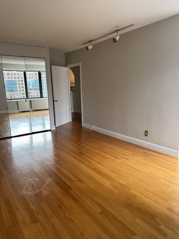 85 E India Row # 8G
