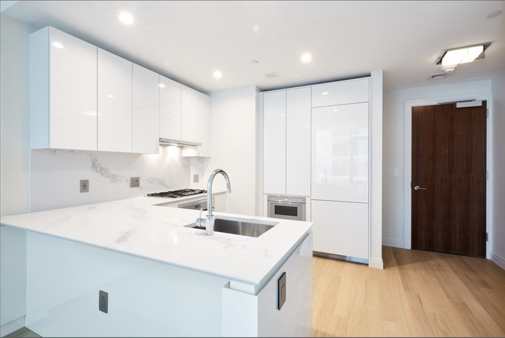 133 Seaport Blvd # 1801