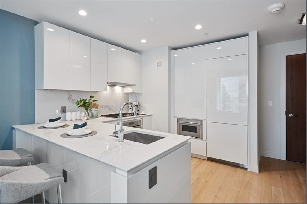 133 Seaport Blvd # 1801