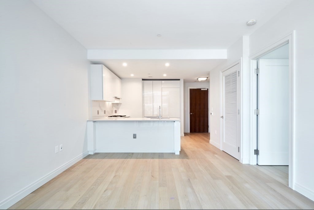 133 Seaport Blvd # 1801