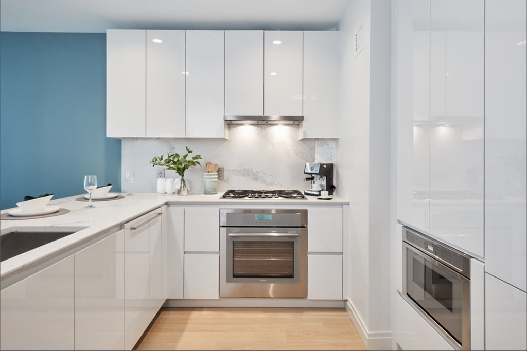 133 Seaport Blvd # 1801