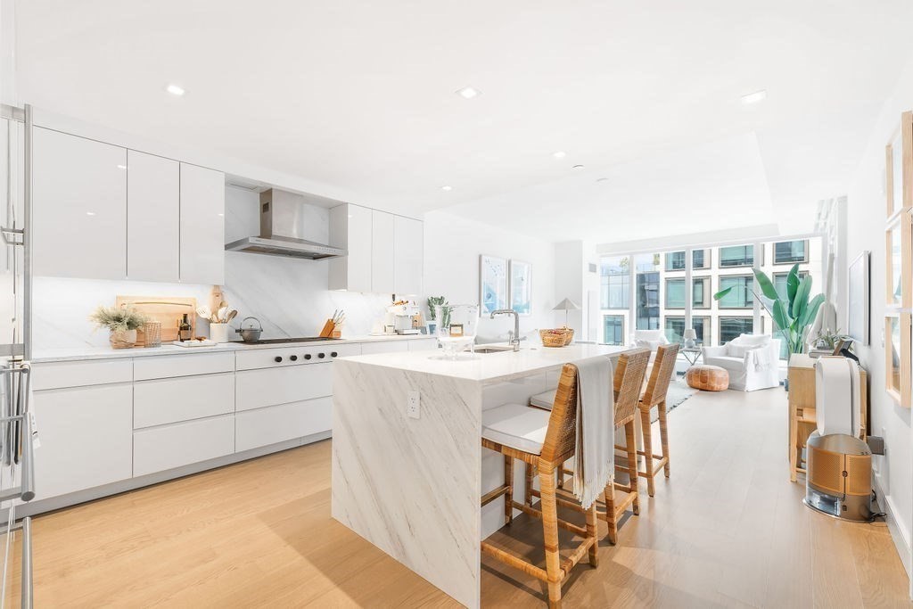 150 Seaport Blvd # 17A