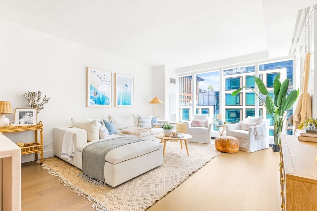 150 Seaport Blvd # 17A
