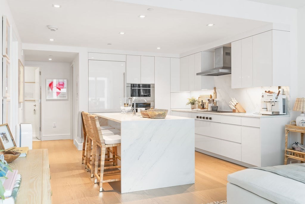 150 Seaport Blvd # 17A