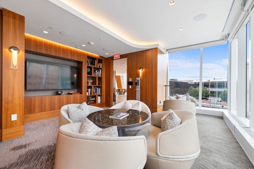 150 Seaport Blvd # 17A
