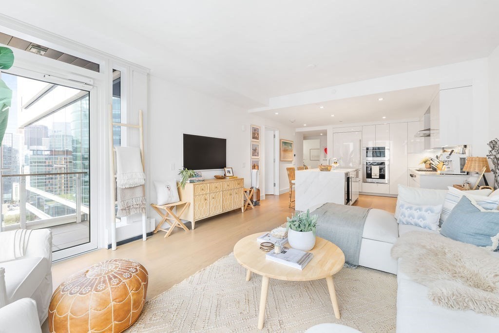 150 Seaport Blvd # 17A