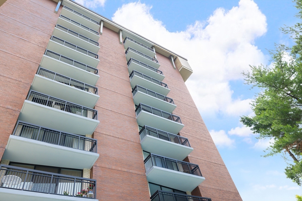 60 Longwood Ave # 302