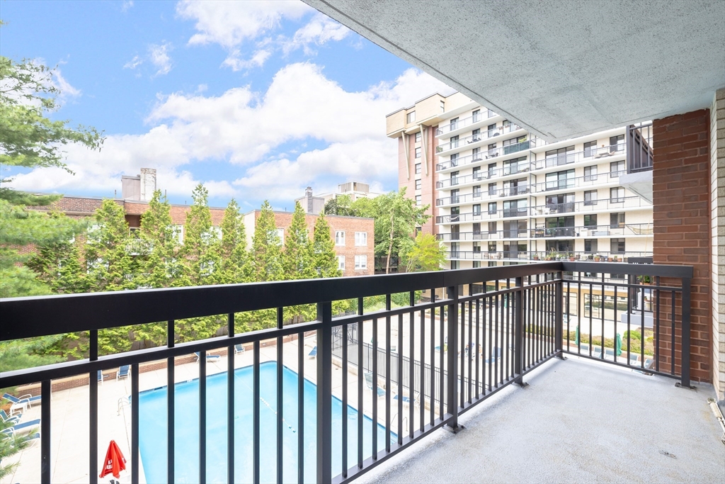 60 Longwood Ave # 302