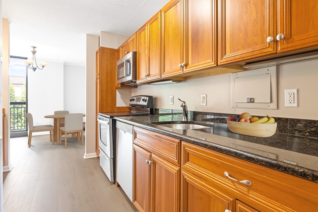 60 Longwood Ave # 302