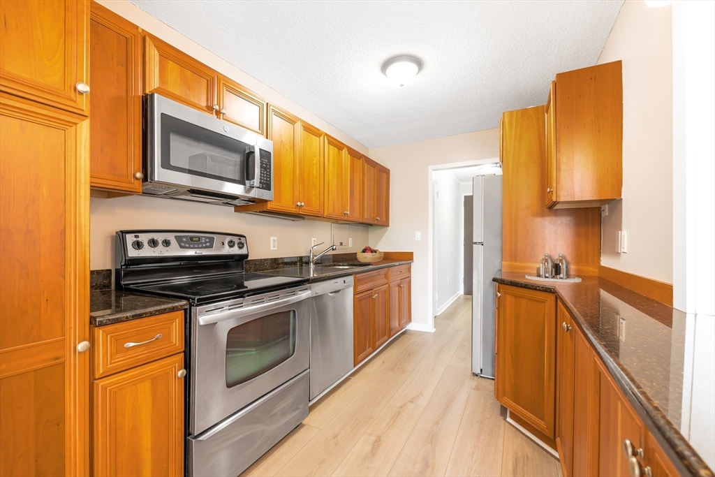 60 Longwood Ave # 302