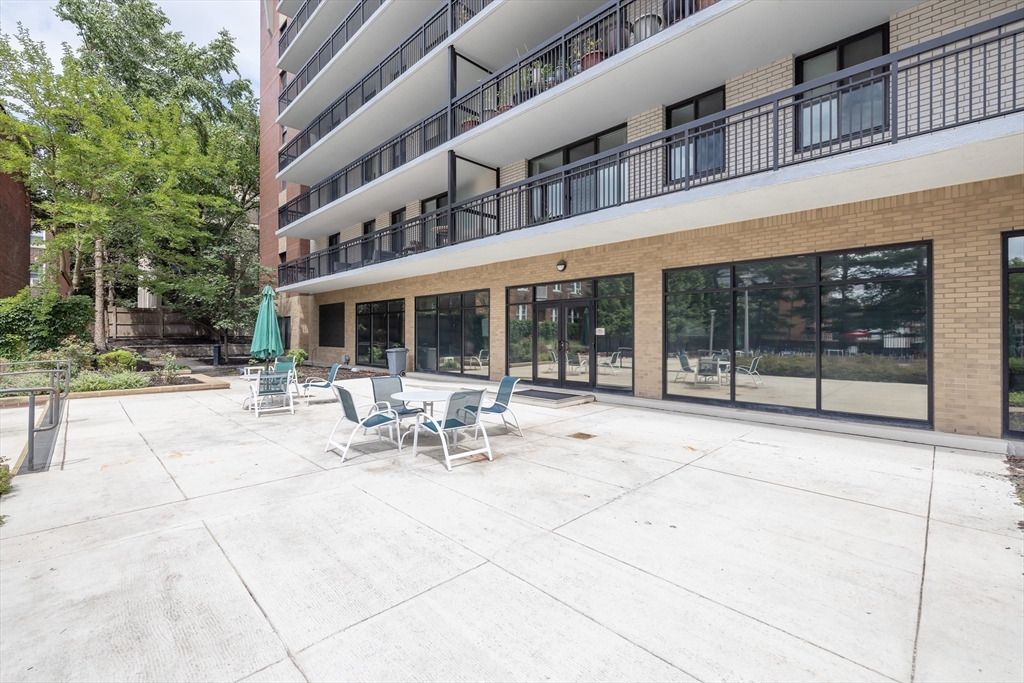 60 Longwood Ave # 302