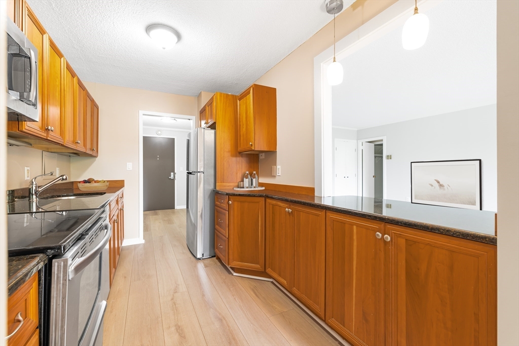 60 Longwood Ave # 302