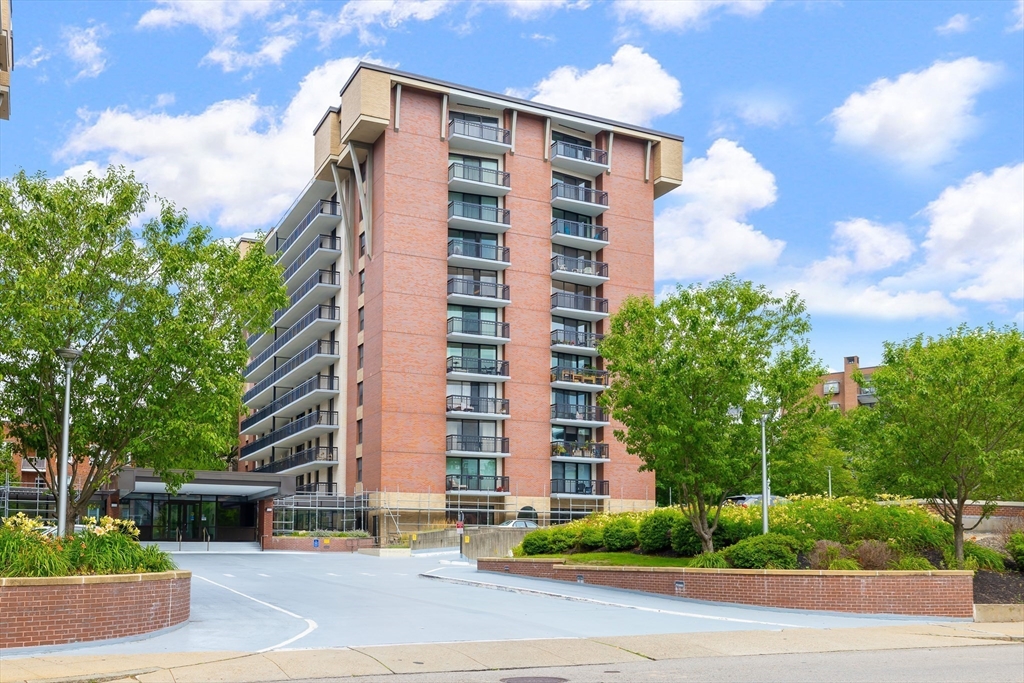 60 Longwood Ave # 302