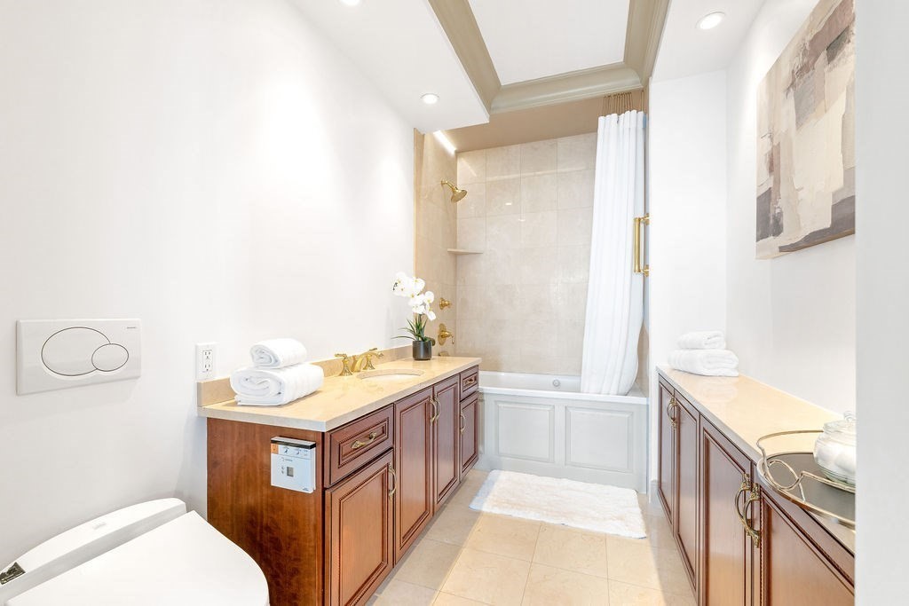 85 E India Row Unit: 31AB
