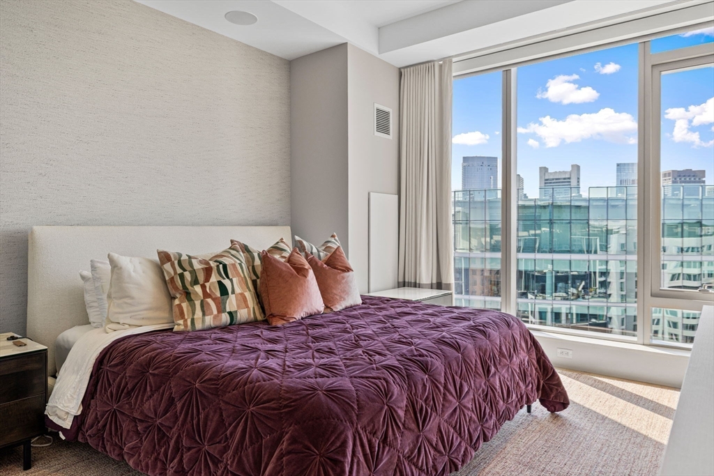 133 Seaport Blvd # 3A Unit: PH 3A