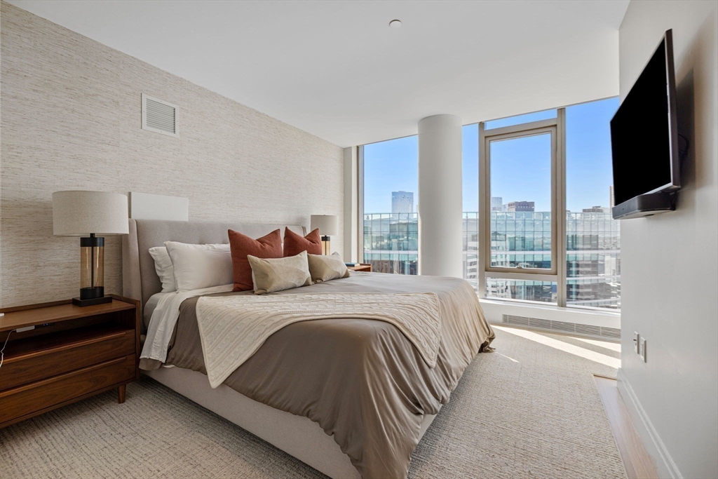 133 Seaport Blvd # 3A Unit: PH 3A