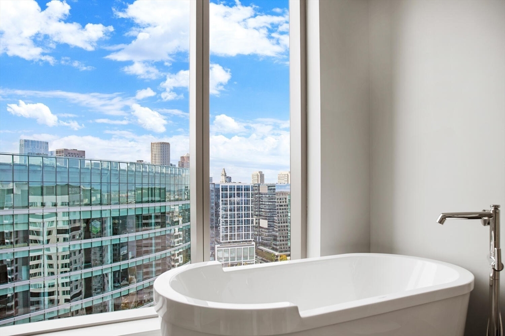 133 Seaport Blvd # 3A Unit: PH 3A